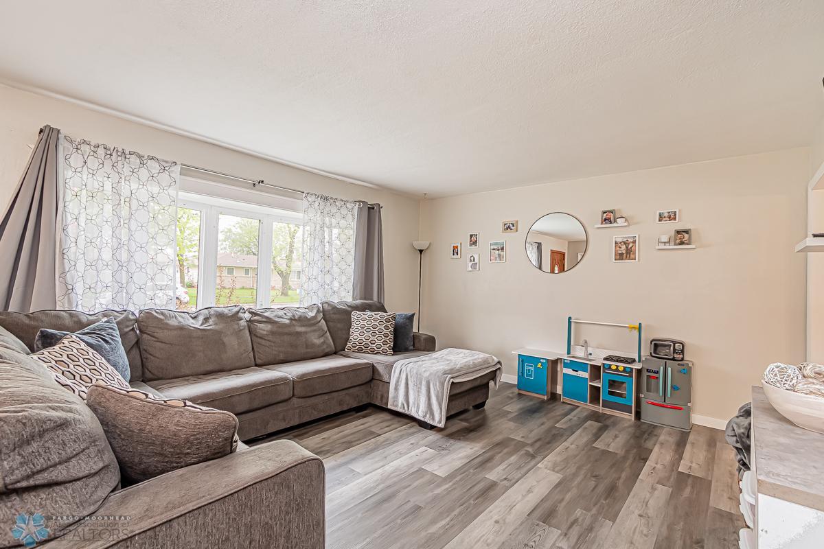1626 17th St S, Fargo, ND 58103-03.jpg