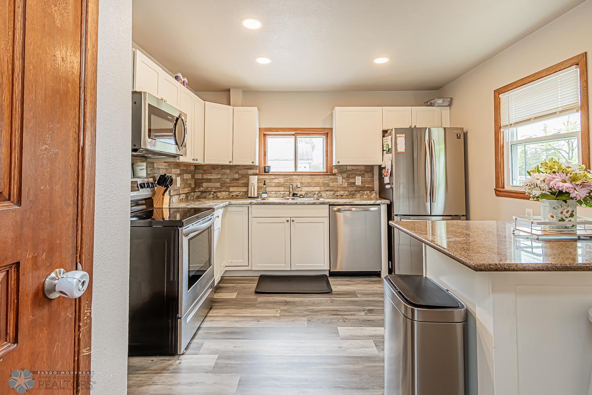 1626 17th St S, Fargo, ND 58103-12.jpg
