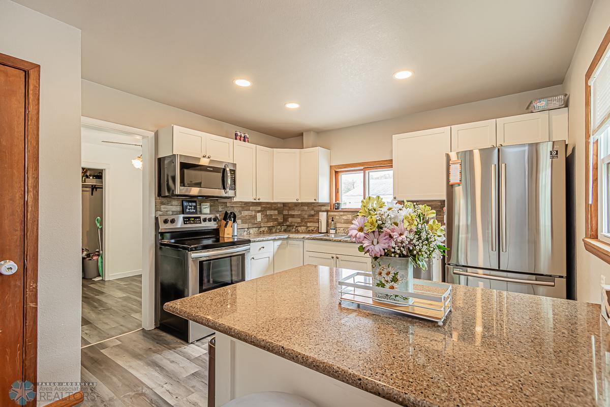 1626 17th St S, Fargo, ND 58103-13.jpg