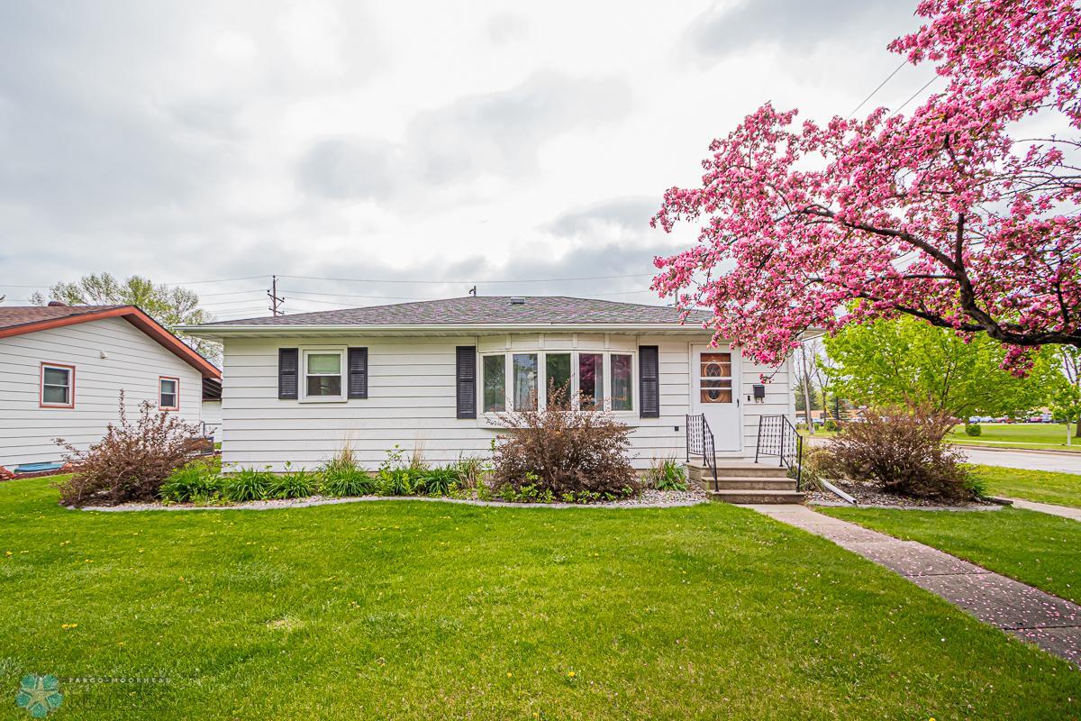 1626 17th St S, Fargo, ND 58103-17.jpg