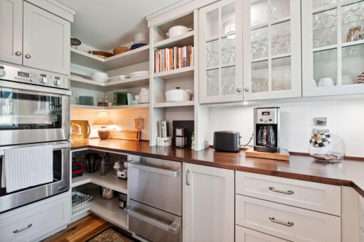 7 Saint Albans Road E, Hopkins, MN 55305