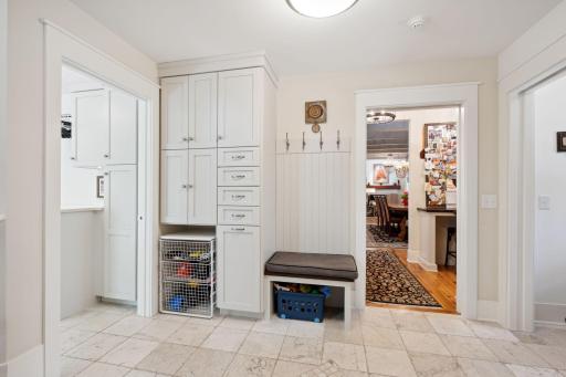 7 Saint Albans Road E, Hopkins, MN 55305