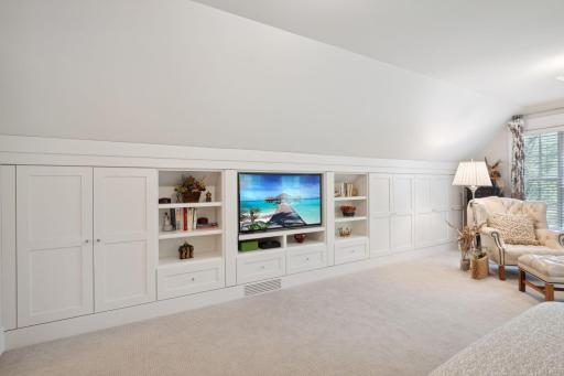 7 Saint Albans Road E, Hopkins, MN 55305