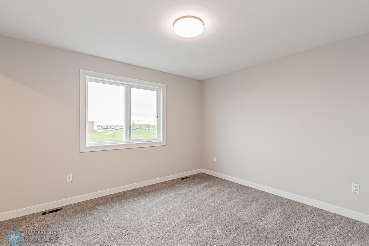 2224 44th St S, Moorhead, MN 56560-19.jpg