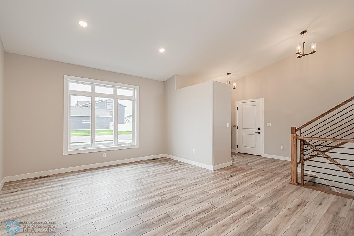 2224 44th St S, Moorhead, MN 56560-03.jpg