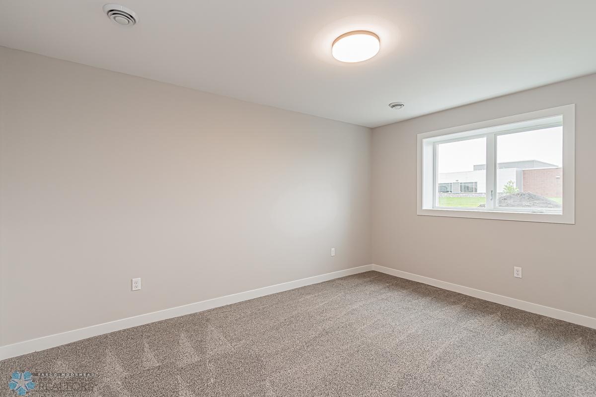 2224 44th St S, Moorhead, MN 56560-27.jpg
