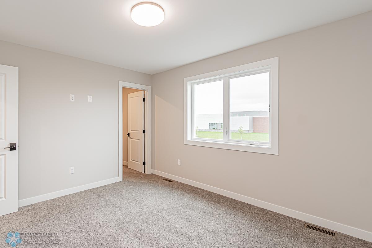 2224 44th St S, Moorhead, MN 56560-20.jpg