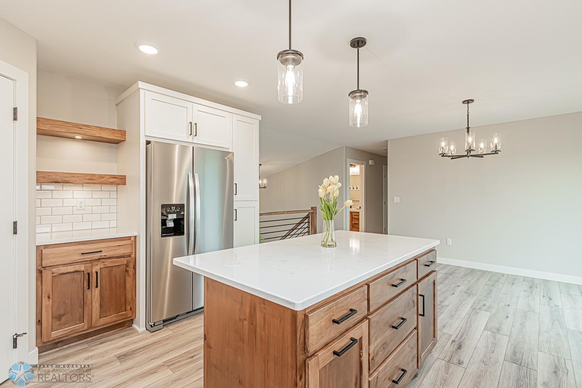 2224 44th St S, Moorhead, MN 56560-09.jpg