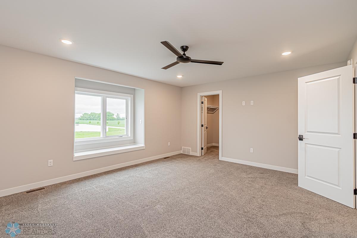 2224 44th St S, Moorhead, MN 56560-13.jpg
