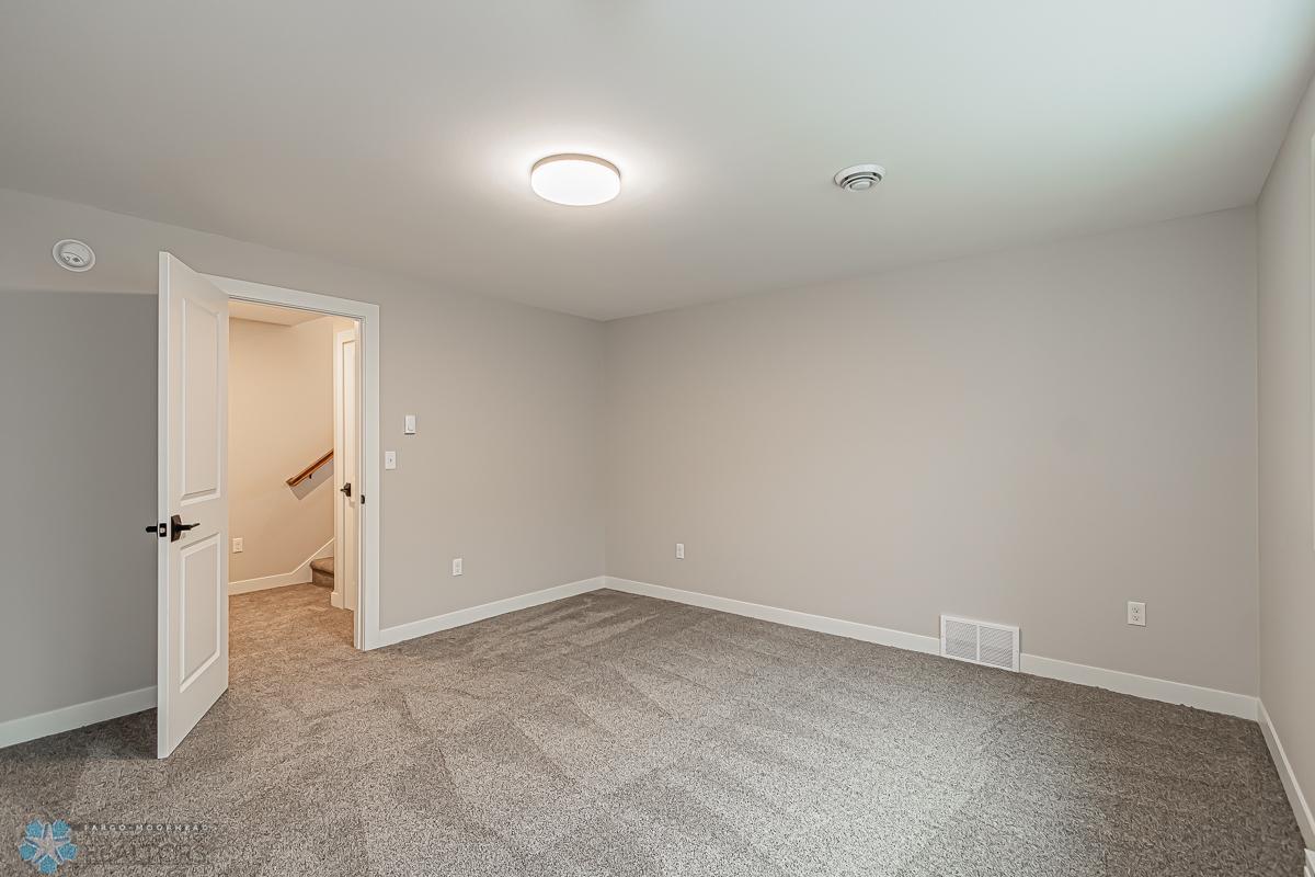 2224 44th St S, Moorhead, MN 56560-38.jpg
