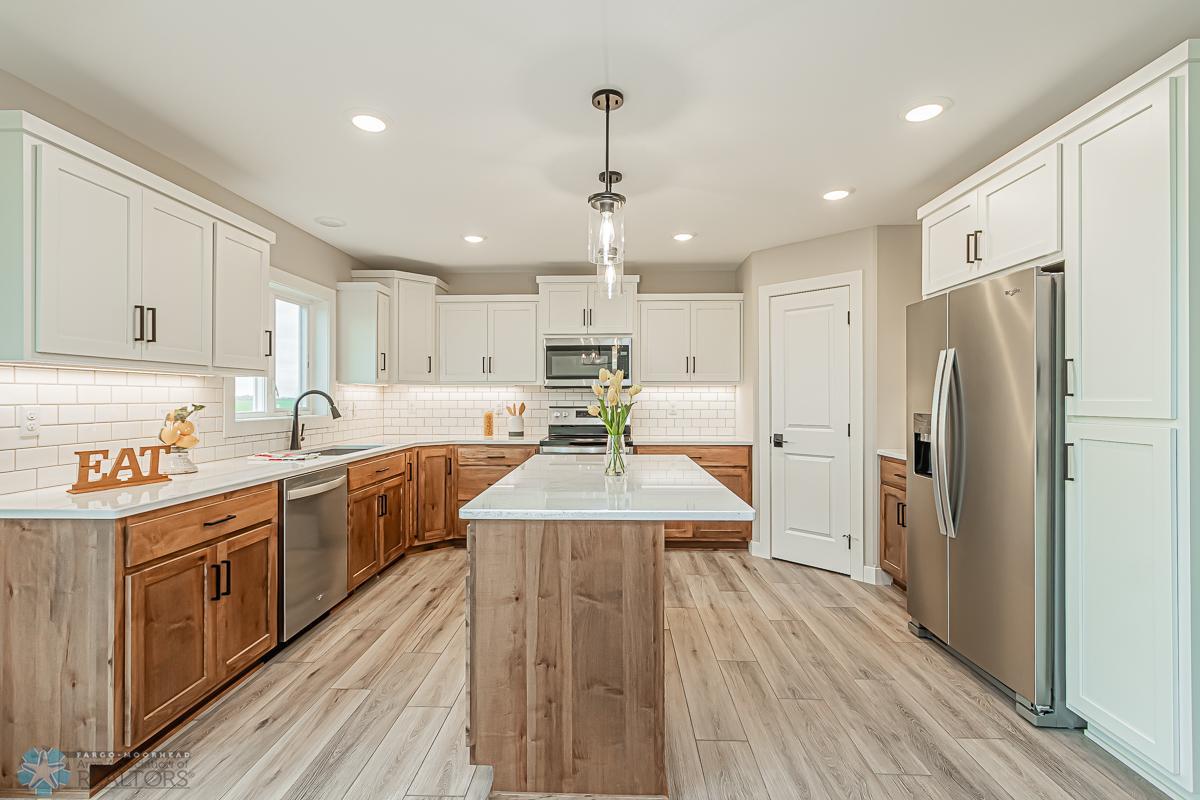2224 44th St S, Moorhead, MN 56560-07.jpg