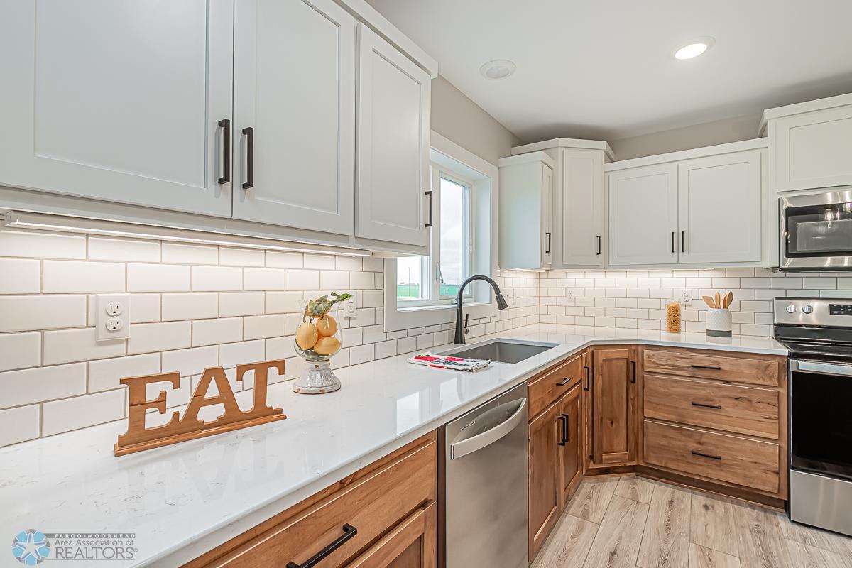 2224 44th St S, Moorhead, MN 56560-08.jpg