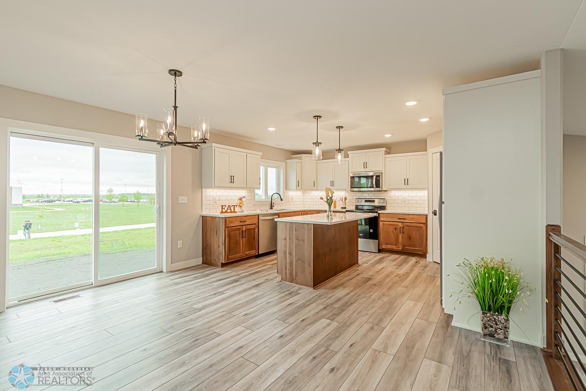 2224 44th St S, Moorhead, MN 56560-06.jpg