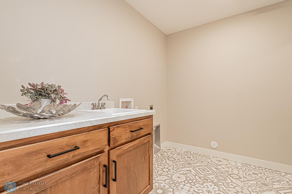 2224 44th St S, Moorhead, MN 56560-31.jpg