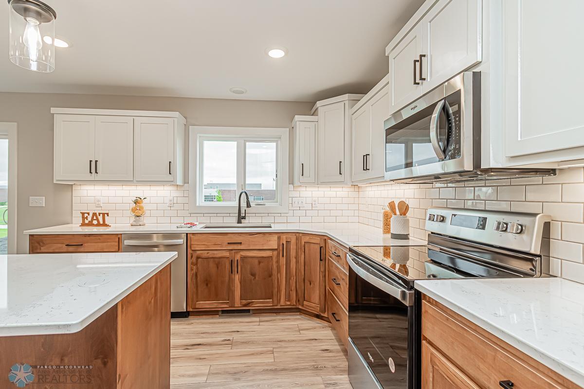 2224 44th St S, Moorhead, MN 56560-10.jpg