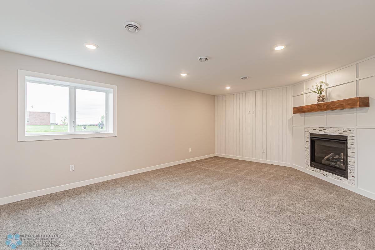 2224 44th St S, Moorhead, MN 56560-24.jpg