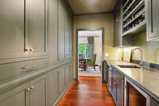 261 Ridgeview Drive, Wayzata, MN 55391