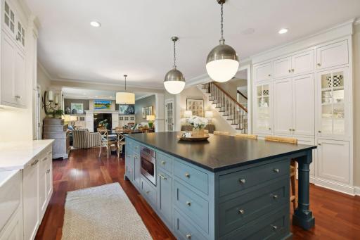 261 Ridgeview Drive, Wayzata, MN 55391