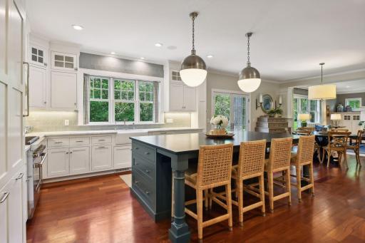 261 Ridgeview Drive, Wayzata, MN 55391
