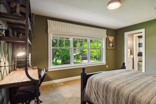 261 Ridgeview Drive, Wayzata, MN 55391