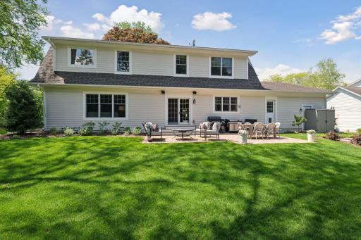 261 Ridgeview Drive, Wayzata, MN 55391