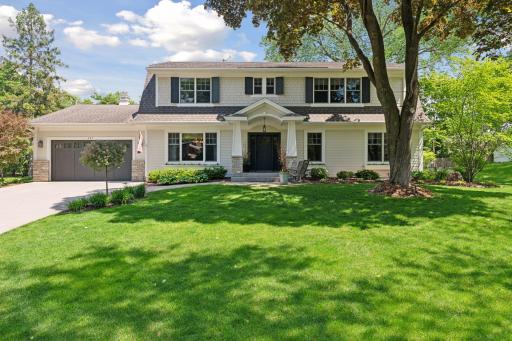 261 Ridgeview Drive, Wayzata, MN 55391