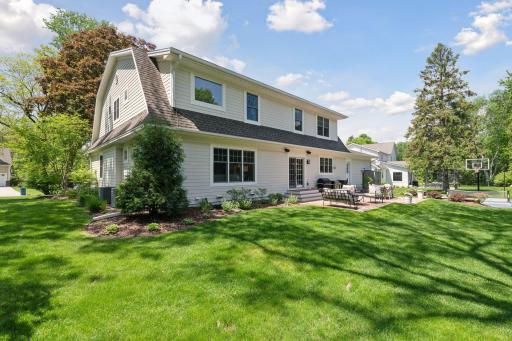 261 Ridgeview Drive, Wayzata, MN 55391