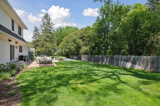 261 Ridgeview Drive, Wayzata, MN 55391