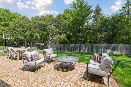 261 Ridgeview Drive, Wayzata, MN 55391