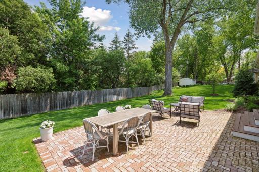 261 Ridgeview Drive, Wayzata, MN 55391