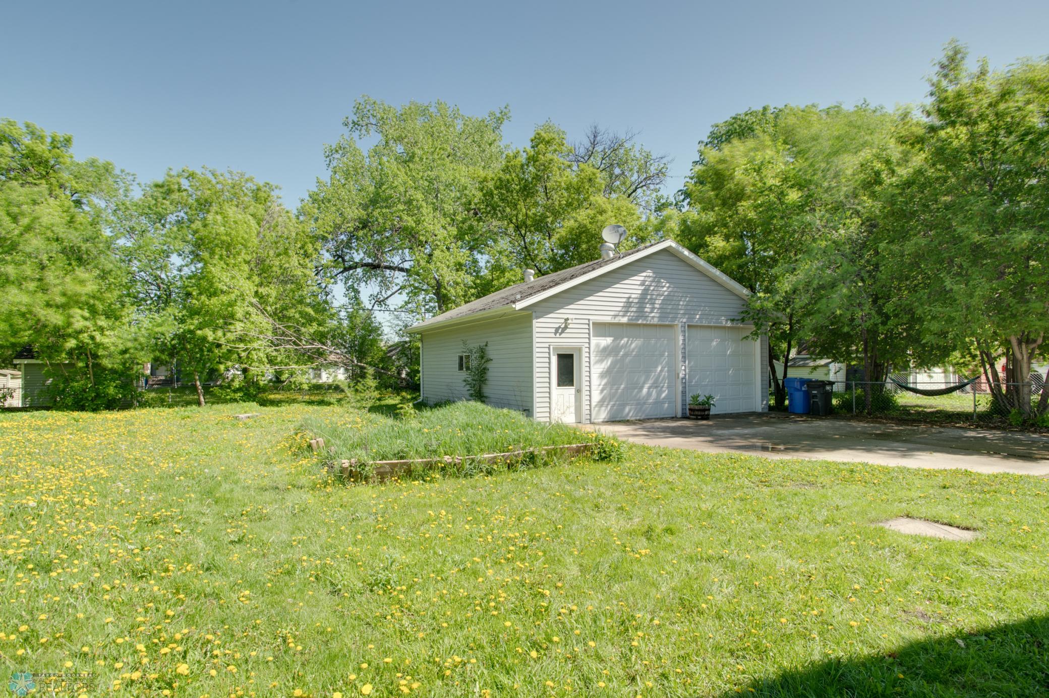 Backyard/shop