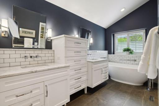 7715 Stonewood Court, Edina, MN 55439