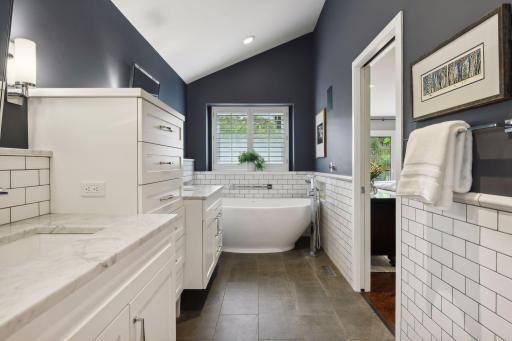 7715 Stonewood Court, Edina, MN 55439
