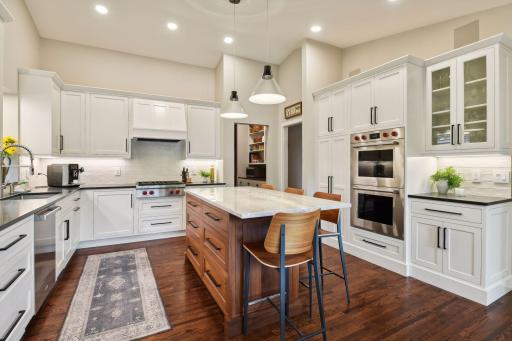 7715 Stonewood Court, Edina, MN 55439