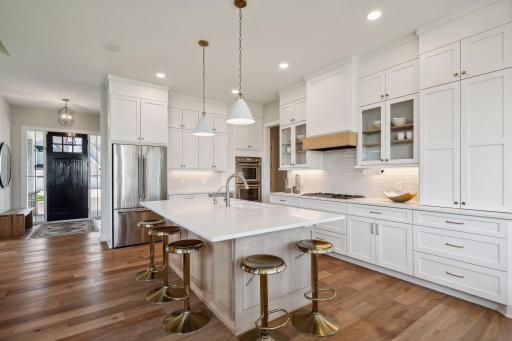 17040 46th Avenue N, Plymouth, MN 55446