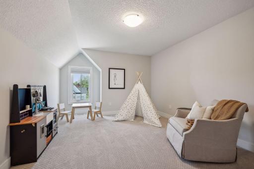 17040 46th Avenue N, Plymouth, MN 55446