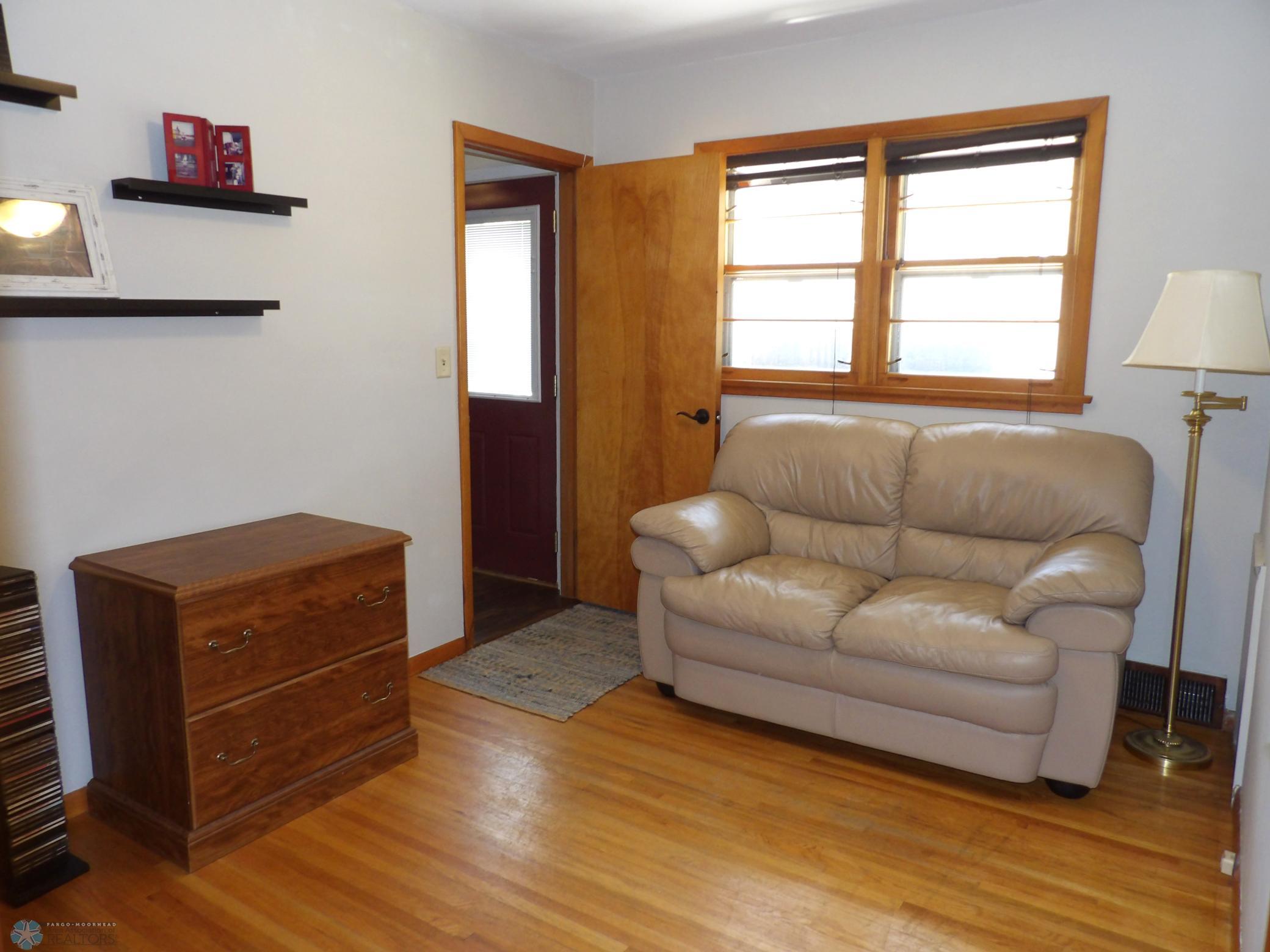 bedroom 1.JPG