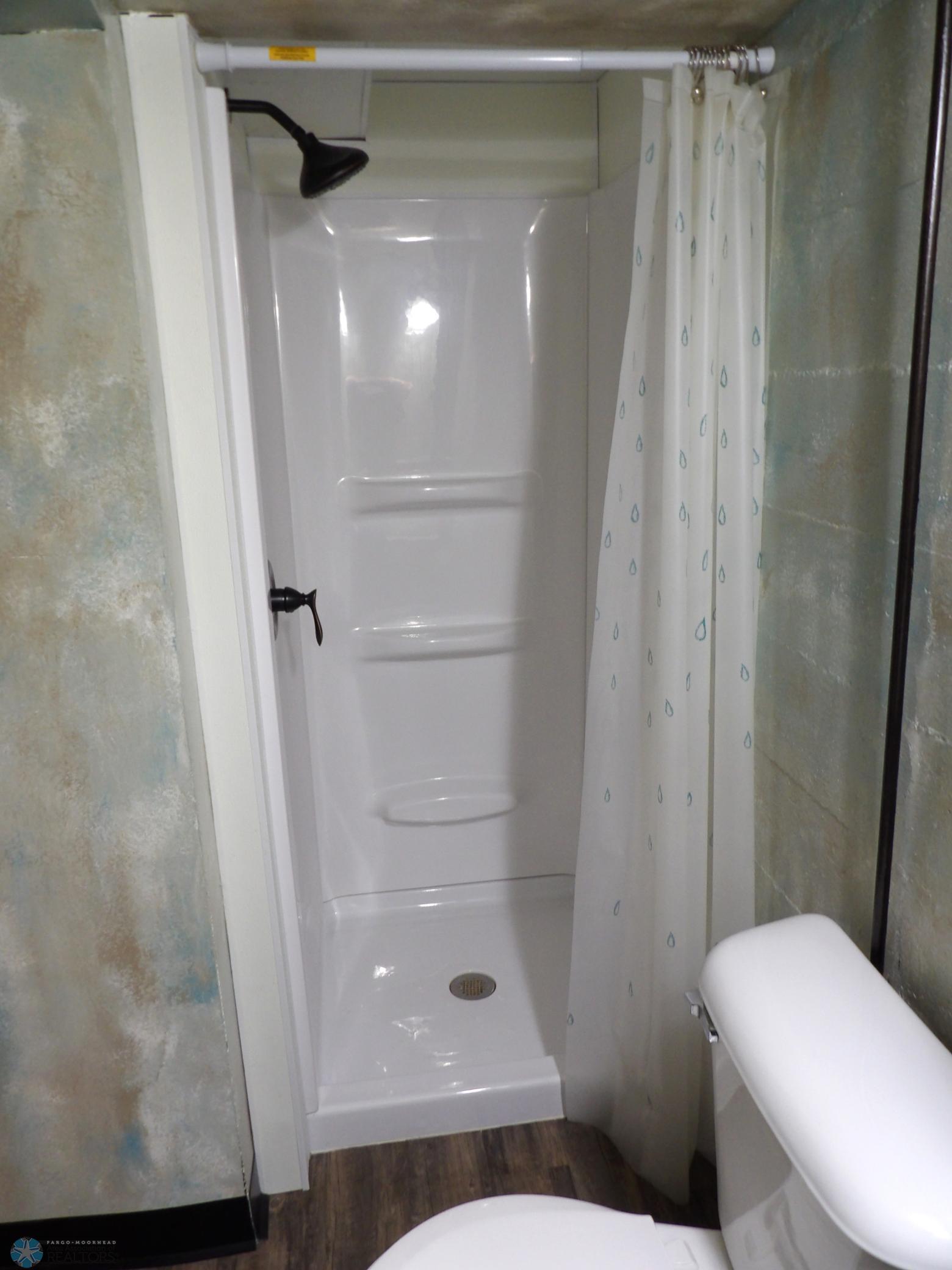 basement bath 2.JPG