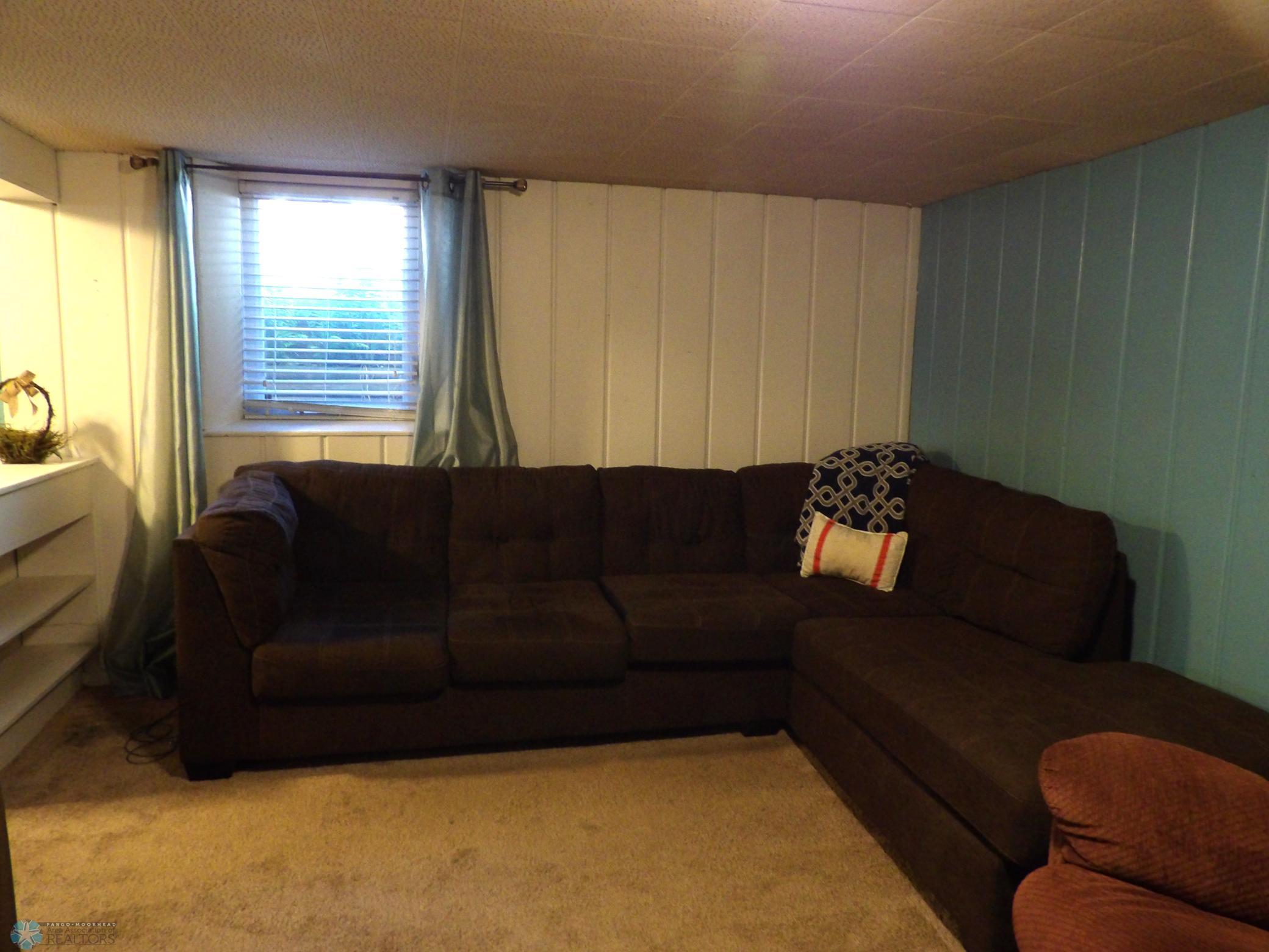 basement bedroom.JPG