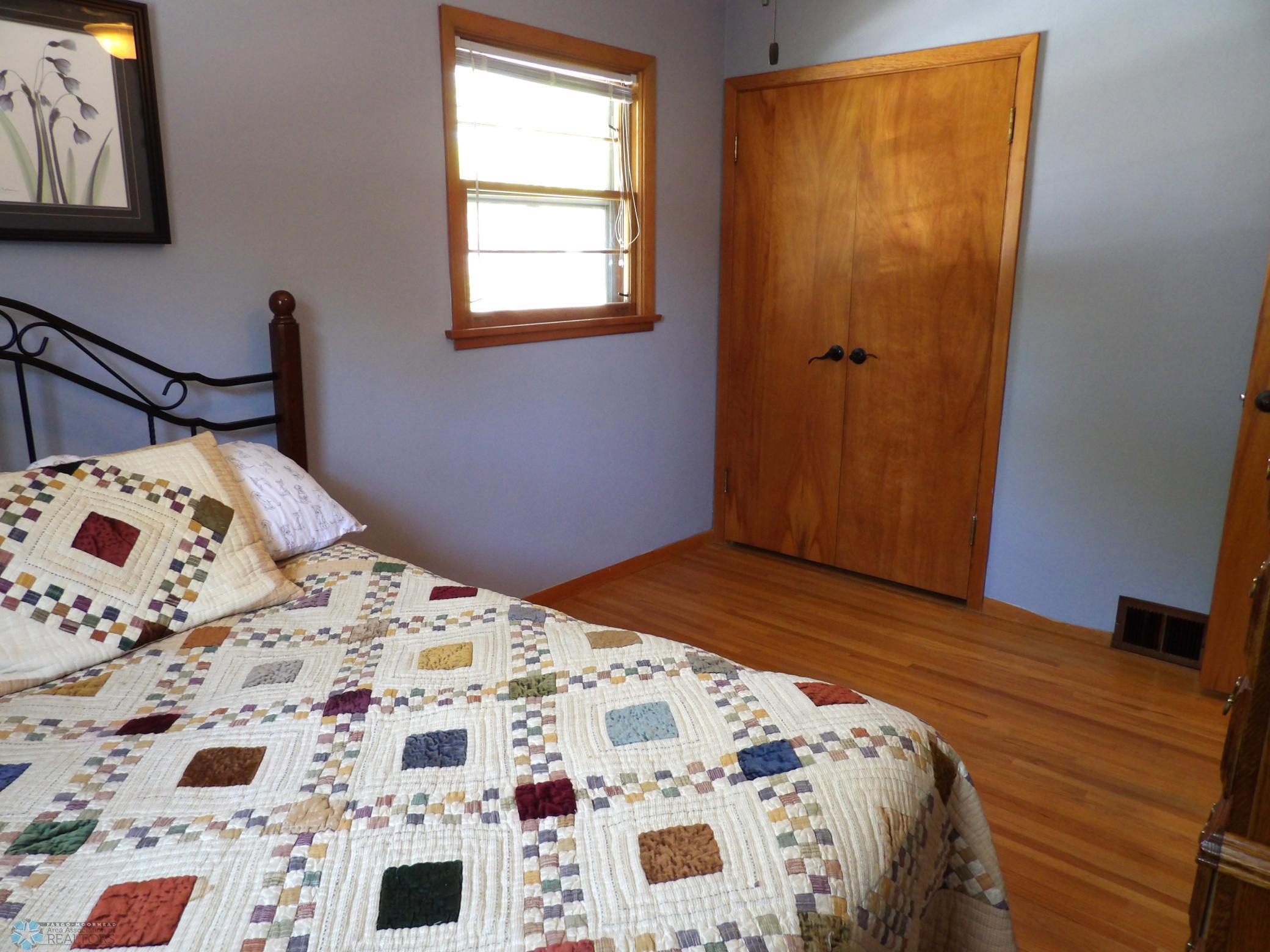 bedroom 2-2.JPG