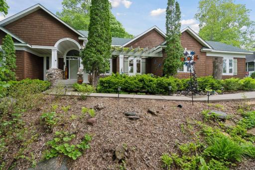 Gorgeous private setting in convenient location