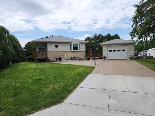 460 2nd Street SW, Plainview, MN 55964