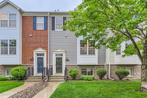 15720 Fox Cir - Web Quality - 000 - 01 Exterior Front.jpg