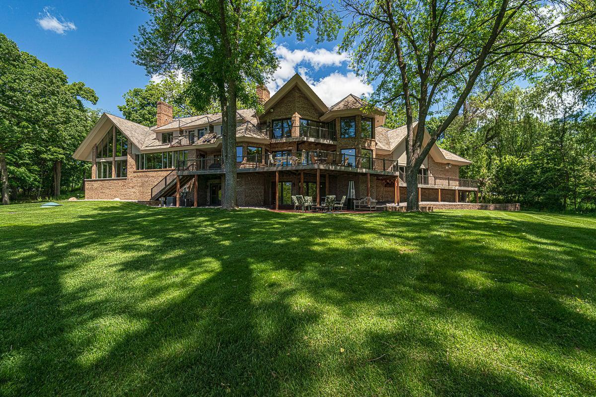 Lakeside Grand Exterior