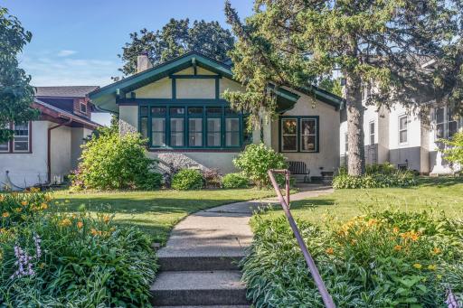 2076 Roblyn Avenue, Saint Paul, MN 55104