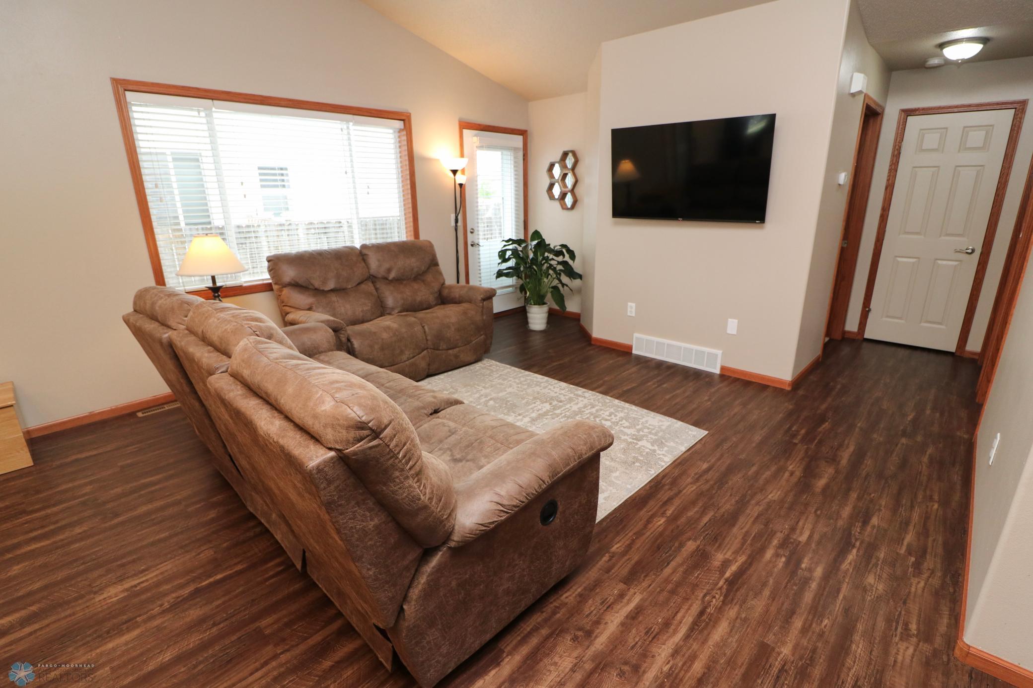 4-Living Room.jpg