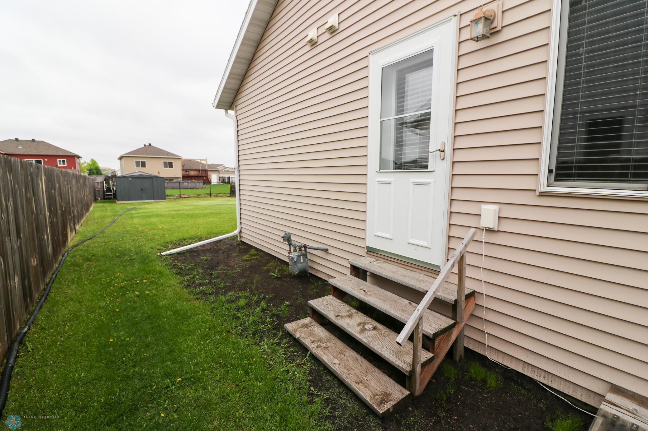 21-Side entrance.jpg