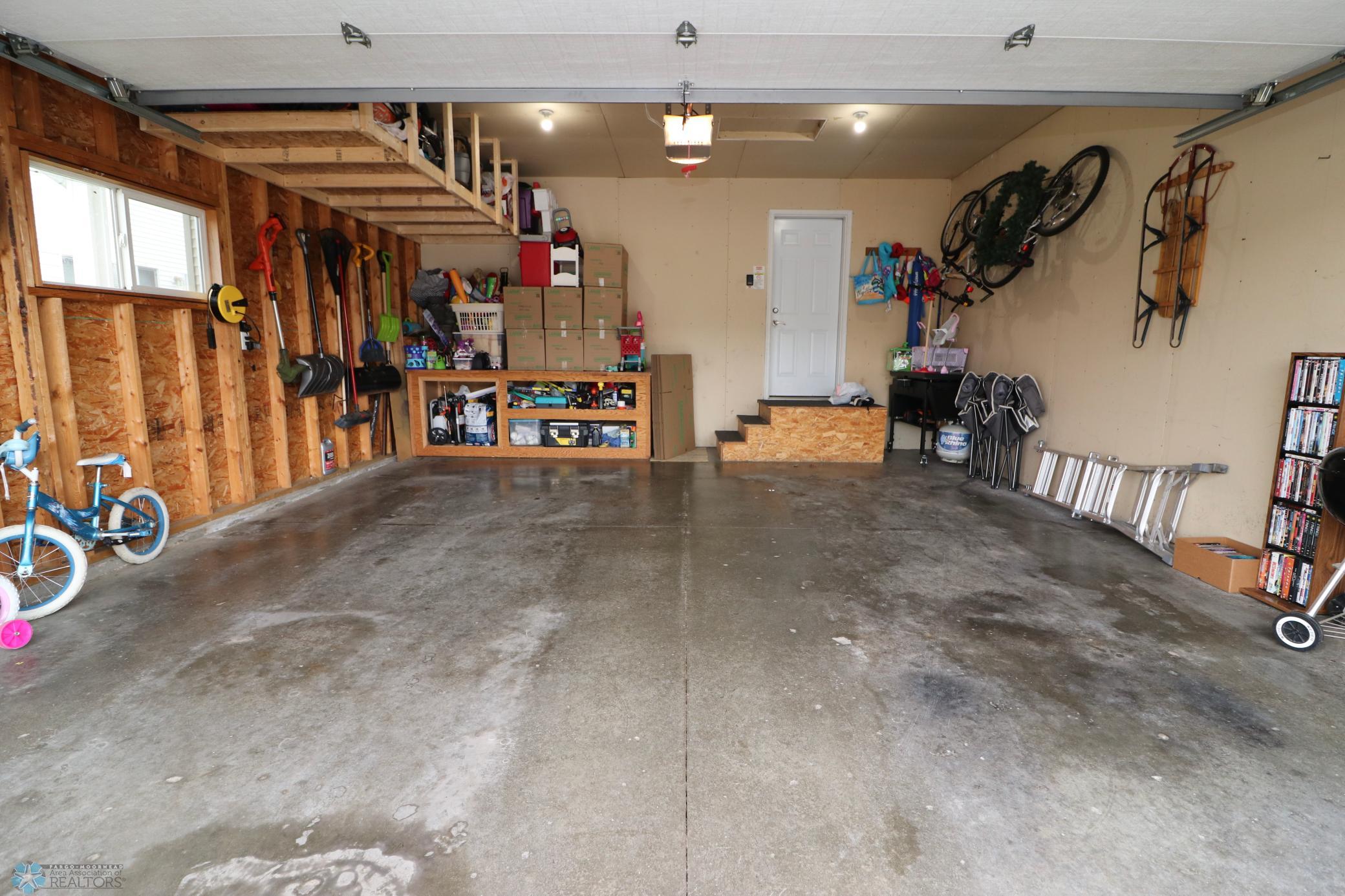 19-Attached garage.jpg