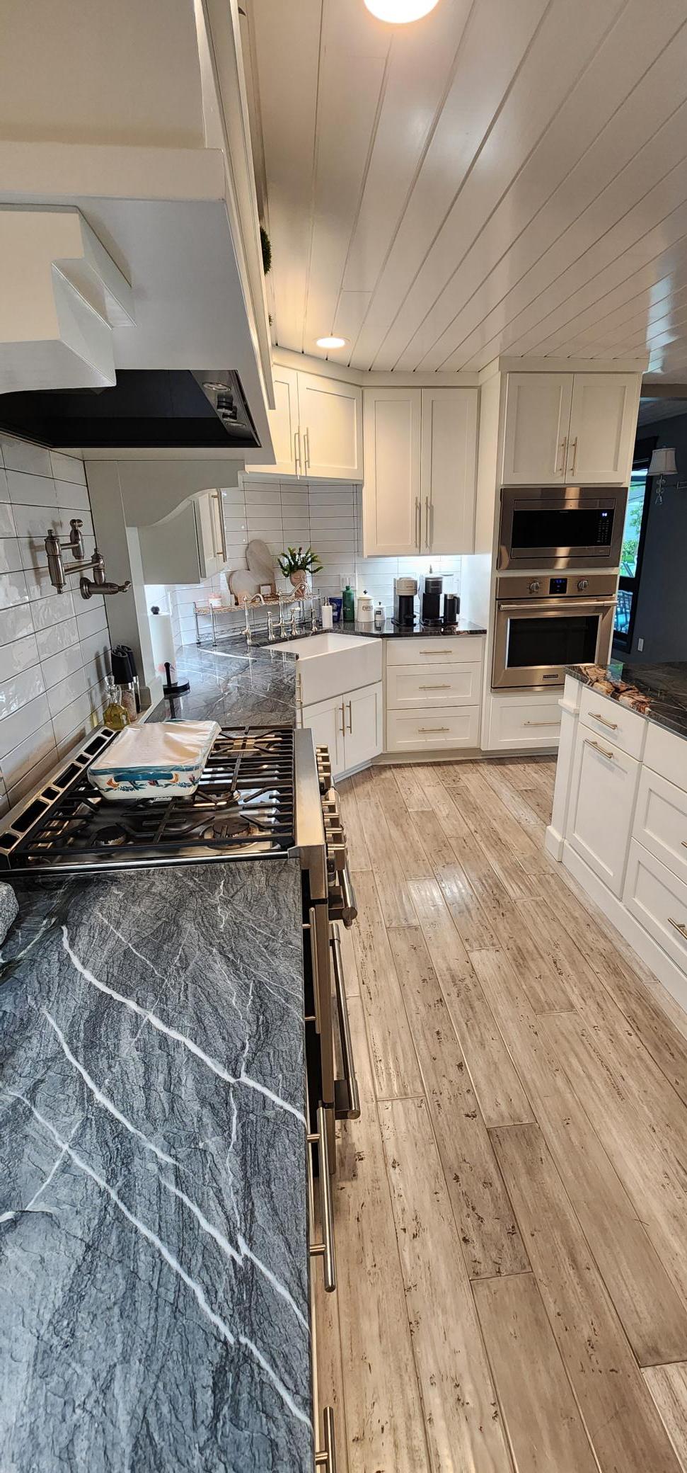 Great Cooking Area , Natural Gas and Pot-Filler