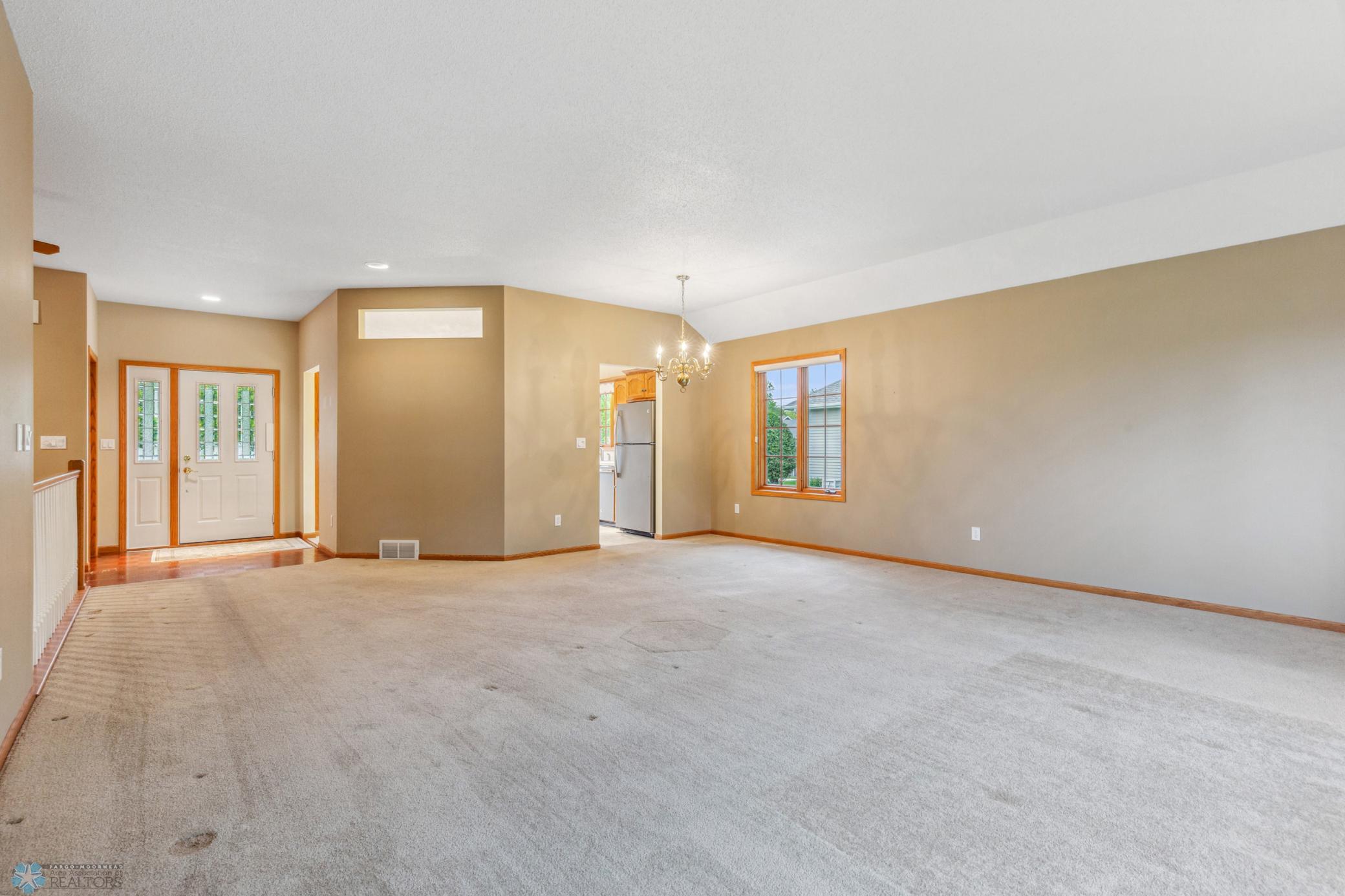 Living Room /Dining